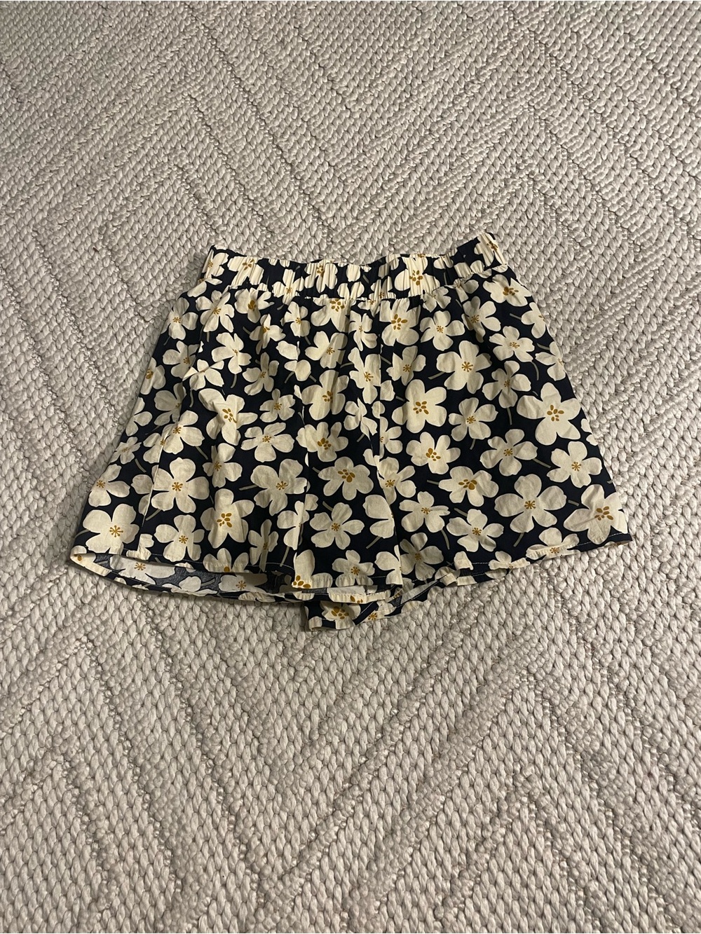 Von Mauer Black Floral Print Elastic Waist Shorts